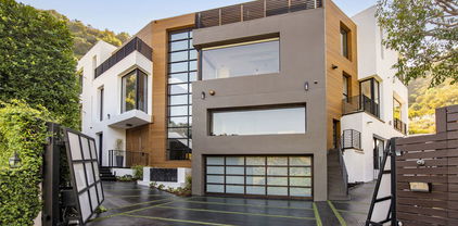 9852 San Circle, Beverly Hills