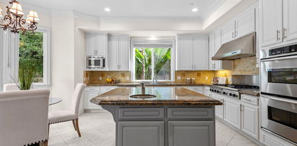 2997 Beverly Glen Circle, Los Angeles