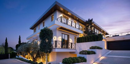 721 N Bonhill Road, Los Angeles