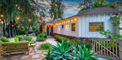 19631 Rosita Street, Tarzana