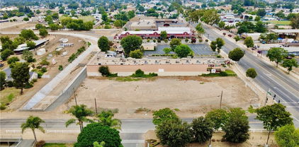 6th & Corona, Norco