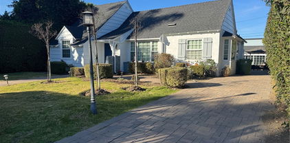 12921 Dickens Street, Studio City