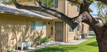 1041 W Calle De La Luna Unit 3, Azusa