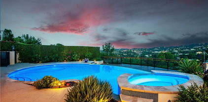 17068 Countess Place, Encino