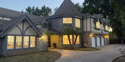 23242 Burbank Boulevard, Woodland Hills