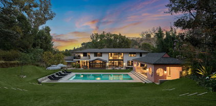 16001 Woodvale Road, Encino