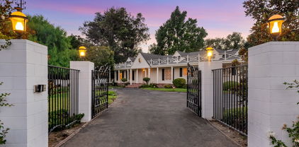 17501 Parthenia Street, Sherwood Forest