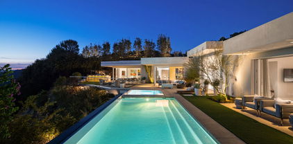 1645 Carla, Beverly Hills