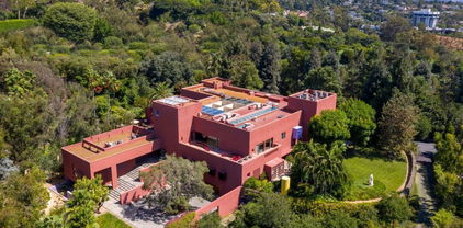 470 Layton Way, Los Angeles