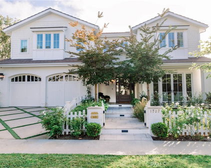 1707 Newport Hills Drive W, Newport Beach