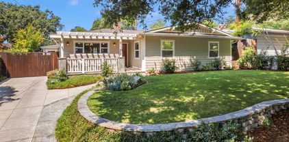 421 N Grove Street, Sierra Madre