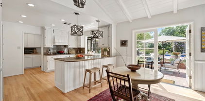 5132 Quakertown Avenue, Woodland Hills