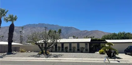 2605 N Kitty Hawk Dr, Palm Springs