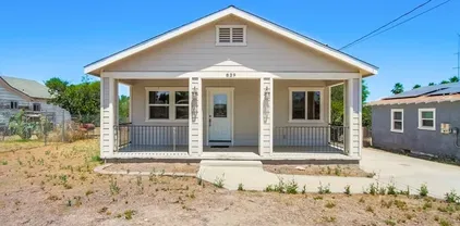 839 B St, Ramona