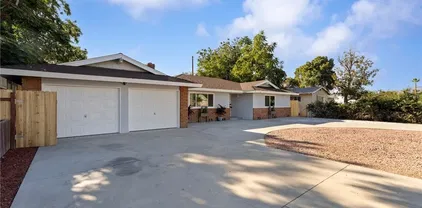 203 N Girard St, Hemet