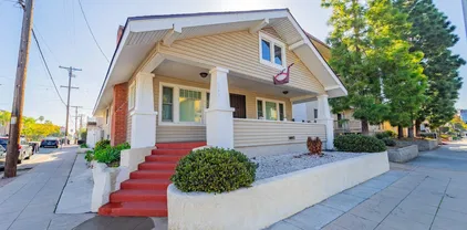 4095 Front St, Mission Hills