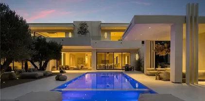 17177 Adlon Rd, Encino
