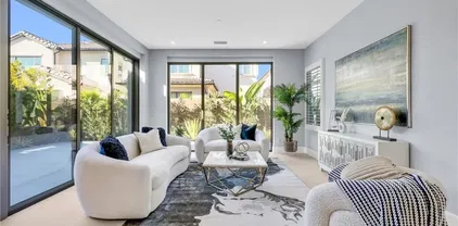 211 Fiore, Irvine