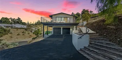 1909 Canyon Rd, Redlands