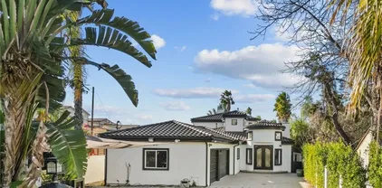 5157 Avenida Oriente, Tarzana