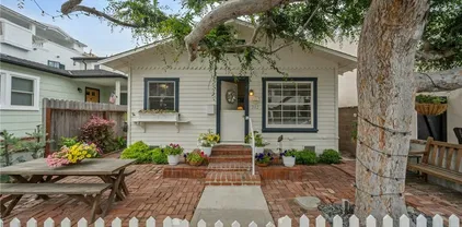 302 Sapphire Ave, Newport Beach