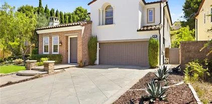 54 Valley Ter, Irvine