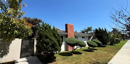 17082 Emerald Ln, Huntington Beach