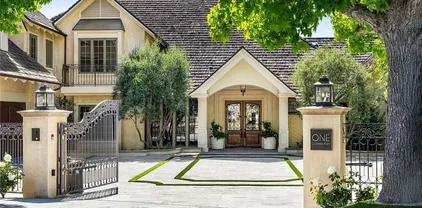 1 Cypress Point Ln, Newport Beach