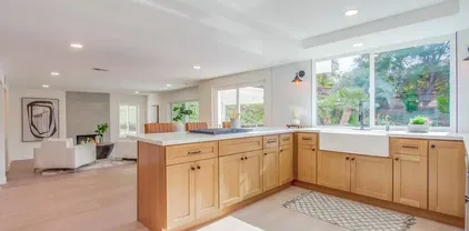 3302 Vista Rocosa, Escondido