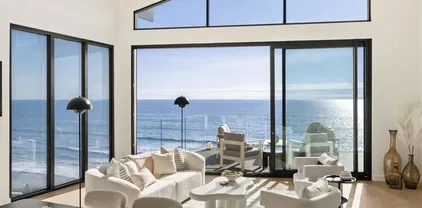 1006 Neptune, Encinitas