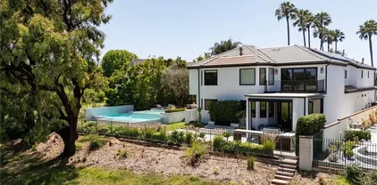 19476 Woodlands Dr, Huntington Beach