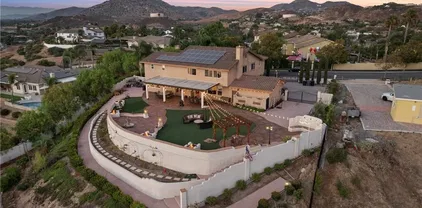 1104 Thoroughbred Ln, Norco