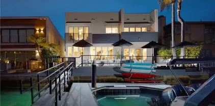 748 Harbor Island Dr, Newport Beach