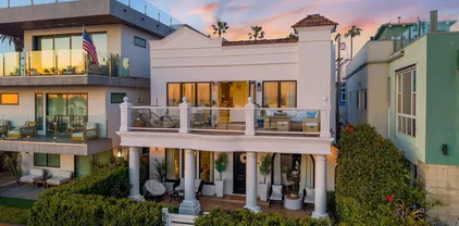208 S Pacific St, Oceanside