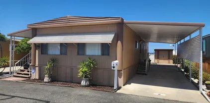 8 Blue Sky Ln, Oceanside
