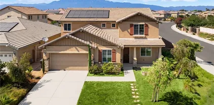 11877 Crossbill Way, Jurupa Valley