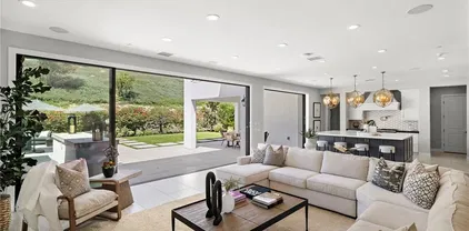 93 Interstellar, Irvine