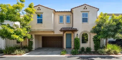 945 Brilliance Ln, Costa Mesa