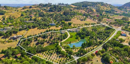 546 Morro Hills Rd, Fallbrook