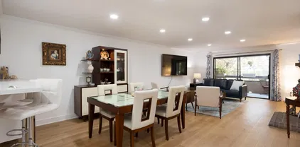 8880 Villa La Jolla Dr Unit 208, La Jolla