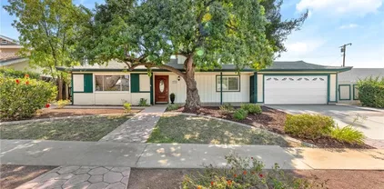 718 Robinhood Ln, Redlands