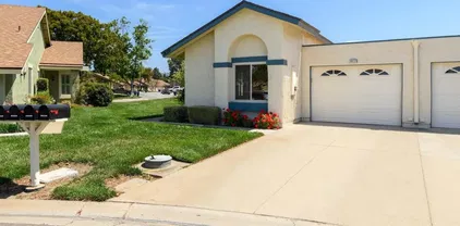 18221 Village 18, Camarillo
