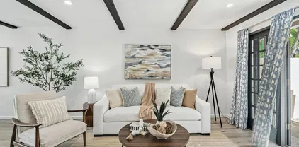 8680 Villa La Jolla Dr Unit 4, La Jolla