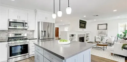 55 Fairfield, Lake Forest
