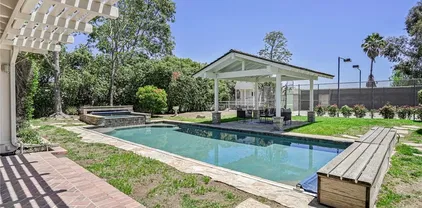 42 Empty Saddle Rd, Rolling Hills Estates