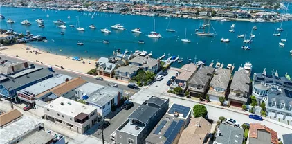 825 W Bay Ave Unit B, Newport Beach