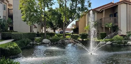 4831 Lago Dr Unit 102, Huntington Beach
