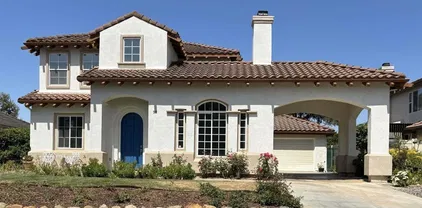 769 Inverlochy Dr, Fallbrook