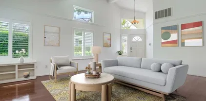8949 Cir R View Ln, Escondido