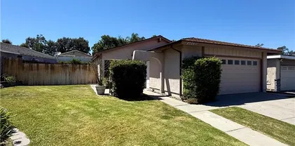 27241 Las Nieves, Mission Viejo